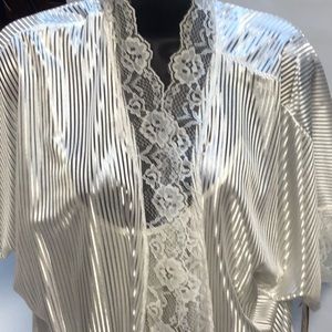 2pcs 2X long gown and white Nite Images robe V